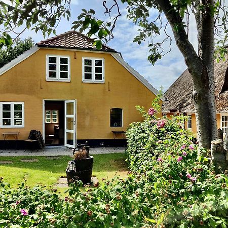 Den Gamle Skomager Hytte Ved Slotssoen Grasten Exterior photo